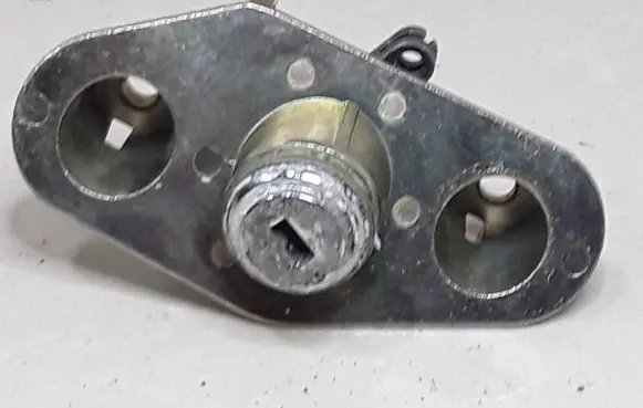 Volvo S60 Tailgate exterior lock 737700001