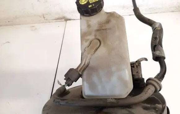 Brake fluid reservoir