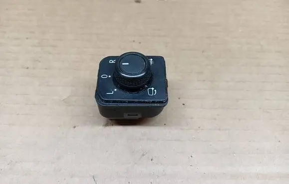 Volkswagen PASSAT B8 Wing mirror switch 3G0959565B
