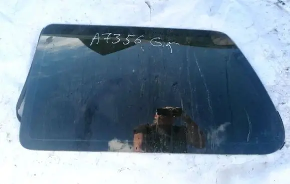 Volkswagen Golf III Rear side window