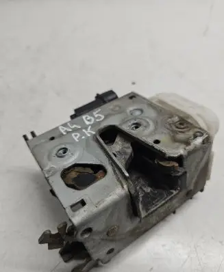 Audi A4 S4 B5 8D Front door lock 8D1837015F