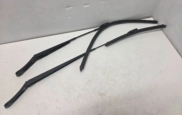 Volkswagen Golf Sportsvan Front wiper blade arm 517955410A