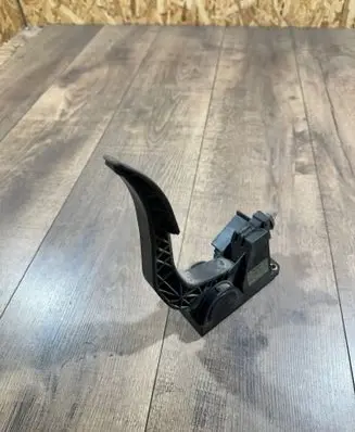 Mercedes-Benz Vito Viano W638 Accelerator throttle pedal 0281002335 383410133 A9013000404