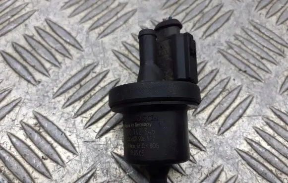 Volkswagen Polo IV 9N3 Valve vacuum 0280142345