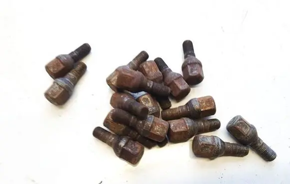 Nuts/bolts