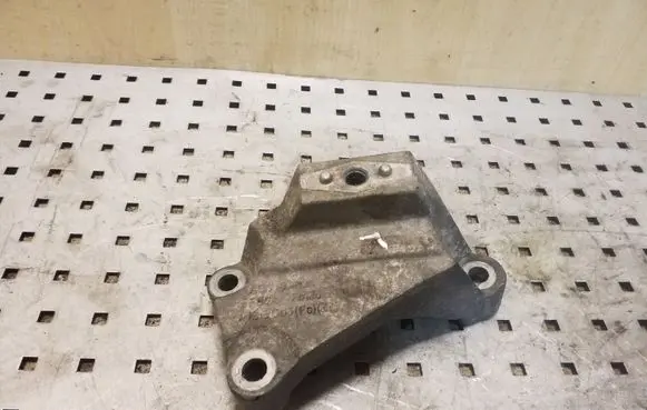 Ford Galaxy Engine mounting bracket