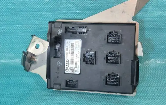 Volkswagen Touareg II Comfort/convenience module 4H0907063D 15011001 F005V00804