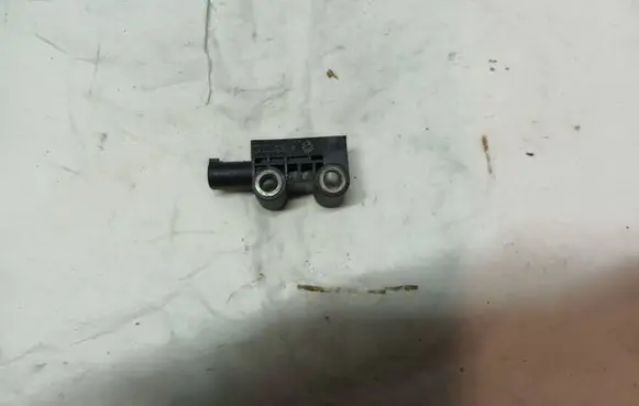BMW 5 E60 E61 Airbag deployment crash/impact sensor 6964608 052980D1