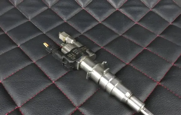 BMW 3 E92 E93 Fuel injector 7585261 10181310