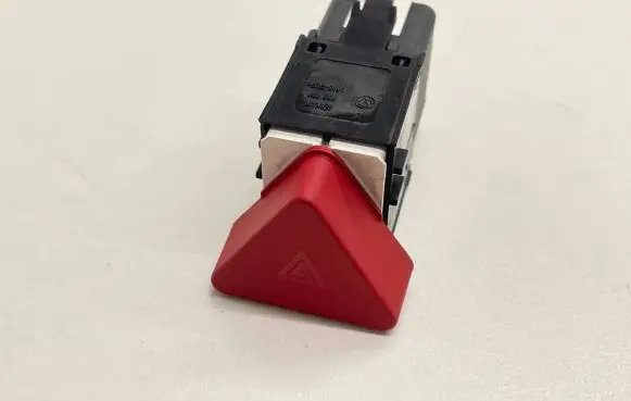 Volkswagen Tiguan Hazard light switch 5M0953509A