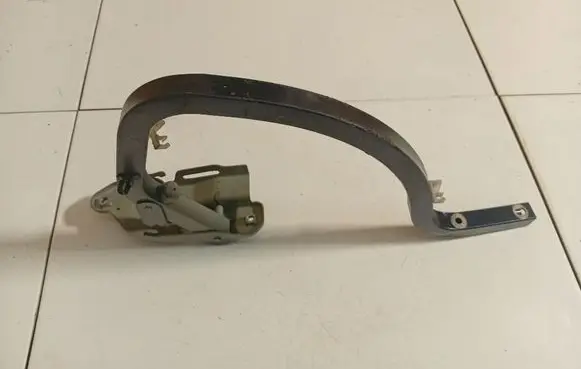 Subaru Legacy Tailgate/trunk/boot hinge