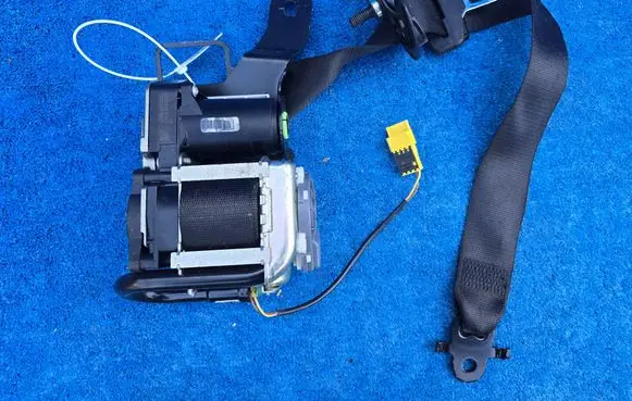 BMW X5 F15 Front seatbelt 6286415 7384874