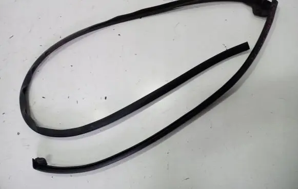 Citroen C4 II Picasso Rubber seal rear door 9677296680