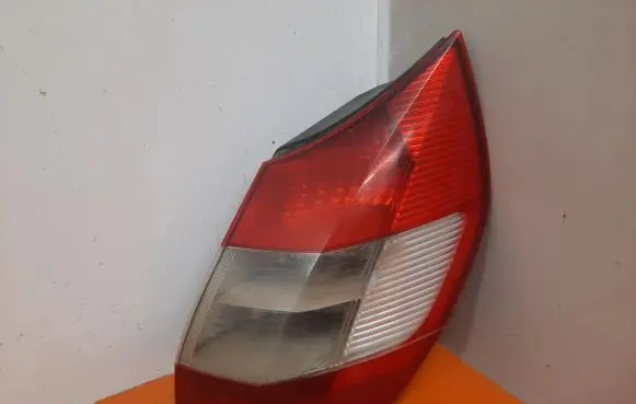 Renault Scenic II - Grand scenic II Rear/tail lights 8200493375