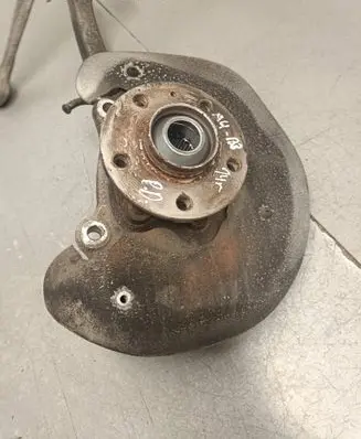 Audi A4 S4 B8 8K Front wheel hub