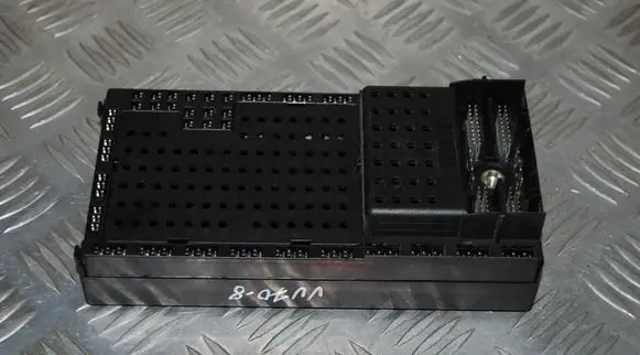 Volvo V70 Fuse module 8676286