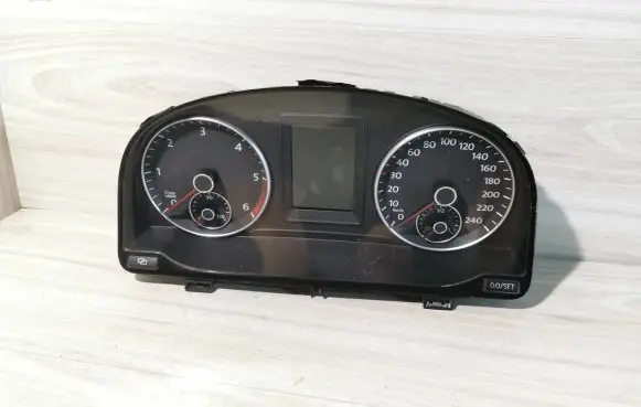 Volkswagen Touran II Speedometer (instrument cluster) 1T0920875A VDD02403 1119012906