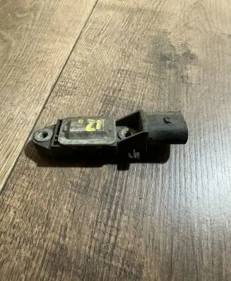 Mercedes-Benz E W211 Airbag deployment crash/impact sensor 0028201326 102980015