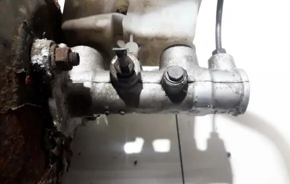 Mazda 323 F Master brake cylinder