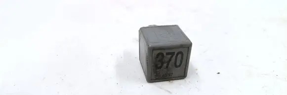 Volkswagen PASSAT B5 Other relay 8D0951253