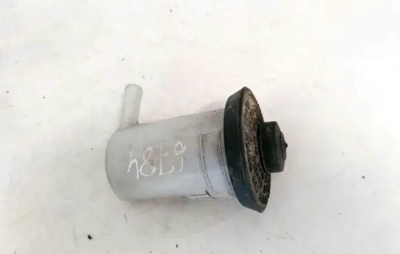 Toyota Avensis T220 Brake fluid reservoir 