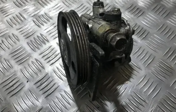 Mazda 323 Power steering pump