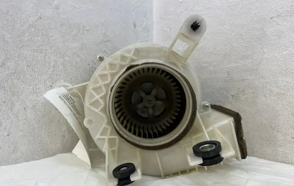 Toyota Prius (XW30) Hybrid/electric vehicle battery fan G923076010 1173004813
