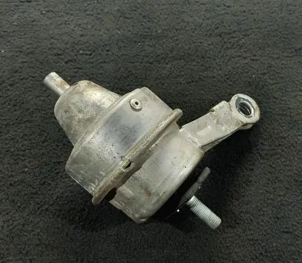 Mini One - Cooper R50 - 53 Engine mount bracket