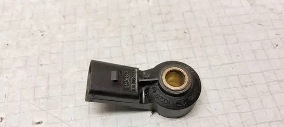 Volkswagen Golf V Detonation knock sensor 030905377C 0261231146