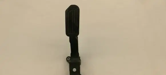 Accelerator throttle pedal