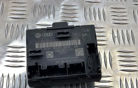 Audi A1 Door control unit/module 8X0959792B