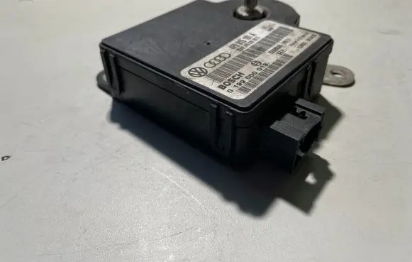Audi A6 S6 C6 4F Power management control unit 4F0915181A 4F0910181E