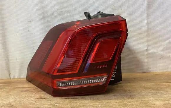 Volkswagen Tiguan Rear/tail lights 5NA945095D