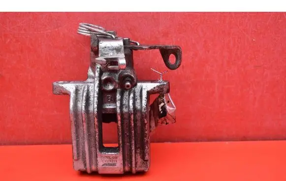 Volkswagen PASSAT B5 Rear brake caliper CZH1211