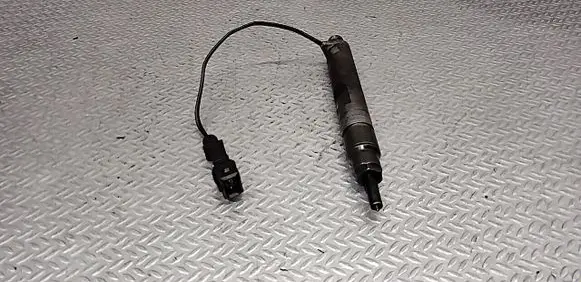 Volkswagen Golf III Fuel injector 028130201J