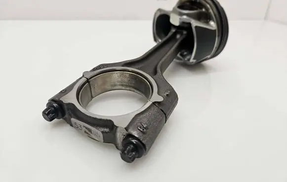 Volkswagen Golf VII Piston with connecting rod 82L166