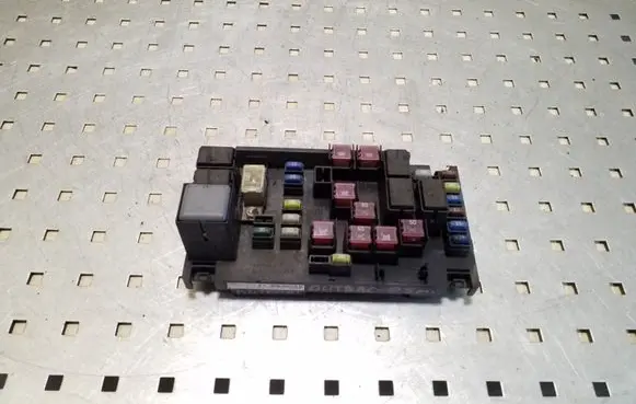 Subaru Outback Fuse box set 82241AG000 MB200200B MB100200B