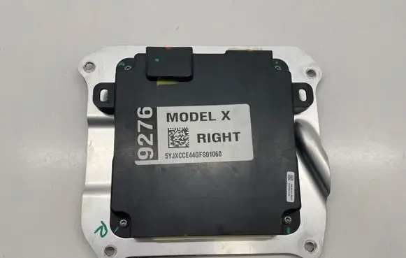 Tesla Model X Door control unit/module 105018310C