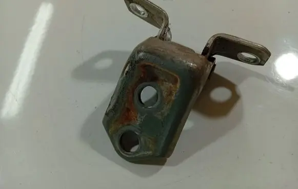 Mazda 3 I Rear door lower hinge