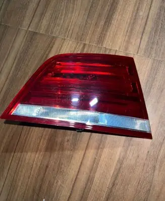 Tailgate rear/tail lights