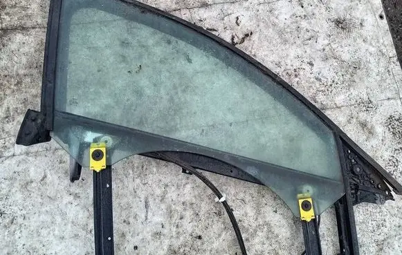 Audi A6 S6 C6 4F Front door window glass four-door AS2 43R-00083