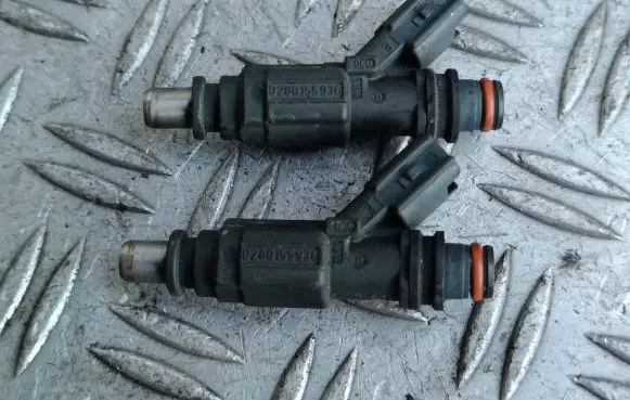 Toyota Corolla E120 E130 Fuel injector 232500D020 0280155936