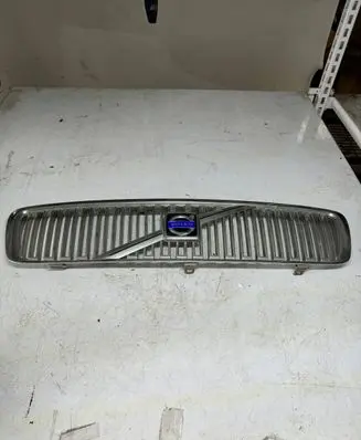 Volvo V70 Front grill 8659875
