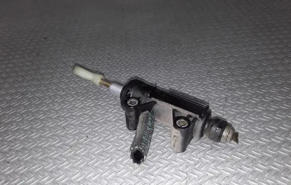 BMW 3 E46 Clutch master cylinder 21526758822