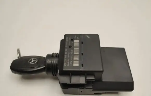 Mercedes-Benz C W203 Ignition lock A2035450508