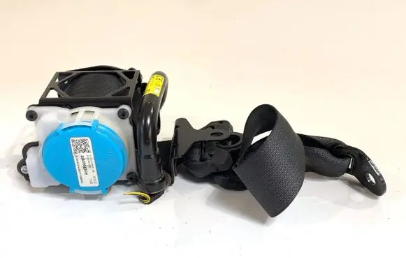 Toyota Yaris Cross Rear seatbelt