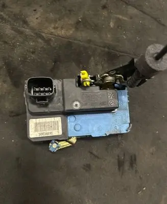 Volvo S60 Front door lock 30634616