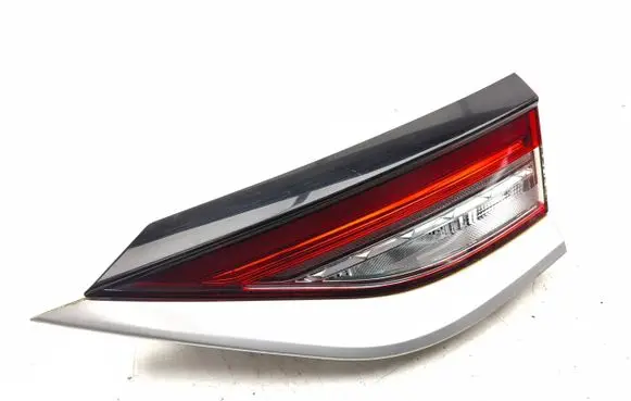 DS Automobiles 3 Crossback Tailgate rear/tail lights 9833607280