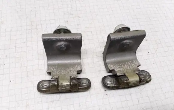 Volkswagen Golf V Tailgate/trunk/boot hinge