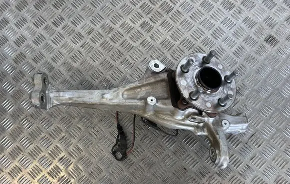 Front wheel hub